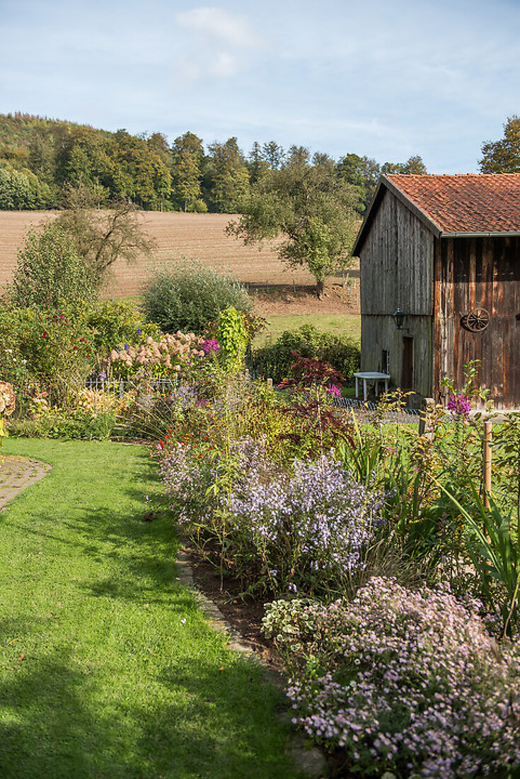 Herbstlicher Landgarten – Features kaufen – 12979746 living4media