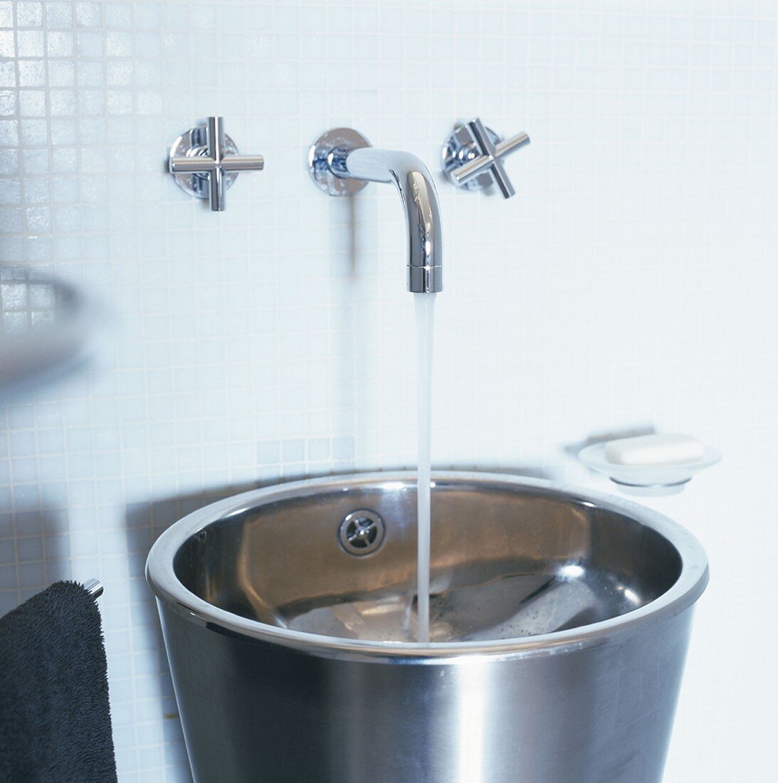 A stainless steel wash basin