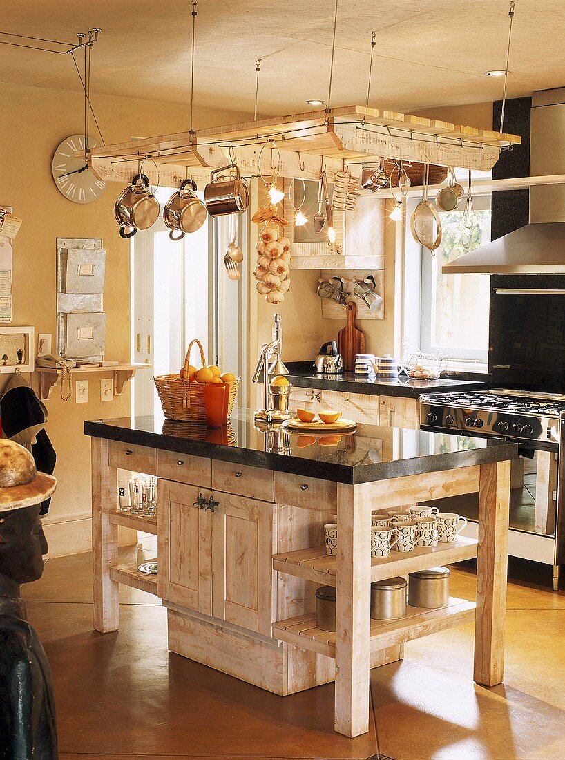 Vintage-style kitchen with glossy worksurface on island counter