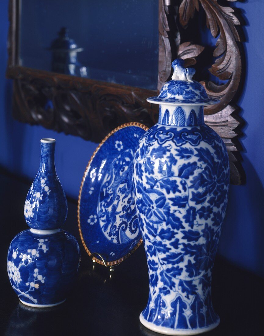 Blue china objets d'art