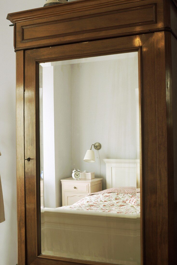 Wardrobe with mirrored door