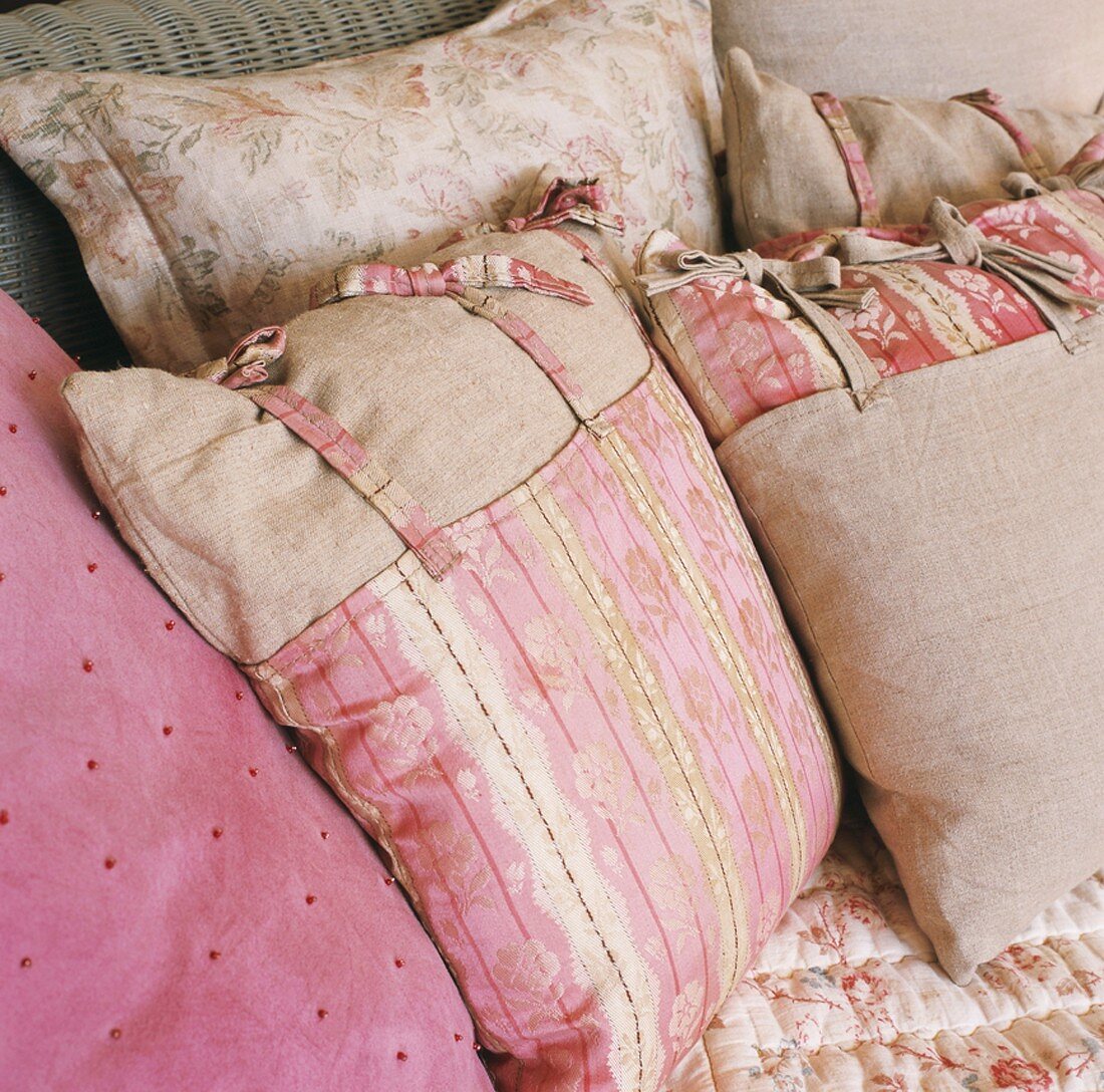 Scatter cushions