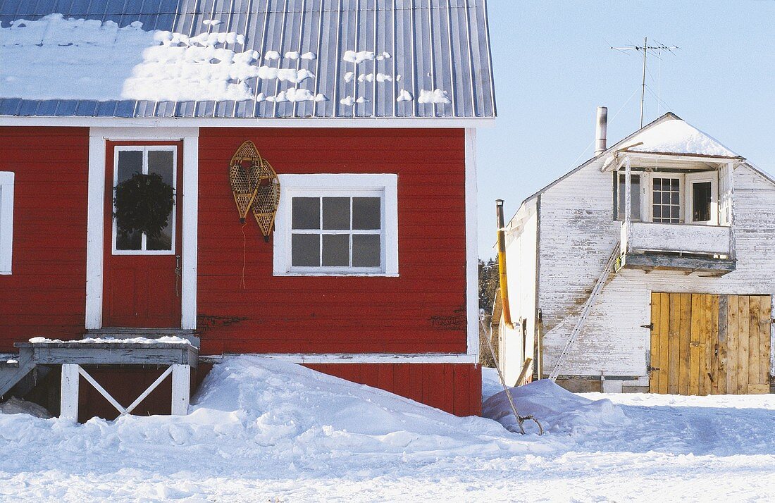 Nordische Holzhäuser im Winter