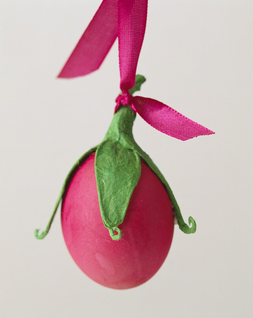 Decorated Easter egg (an 'aubergine')