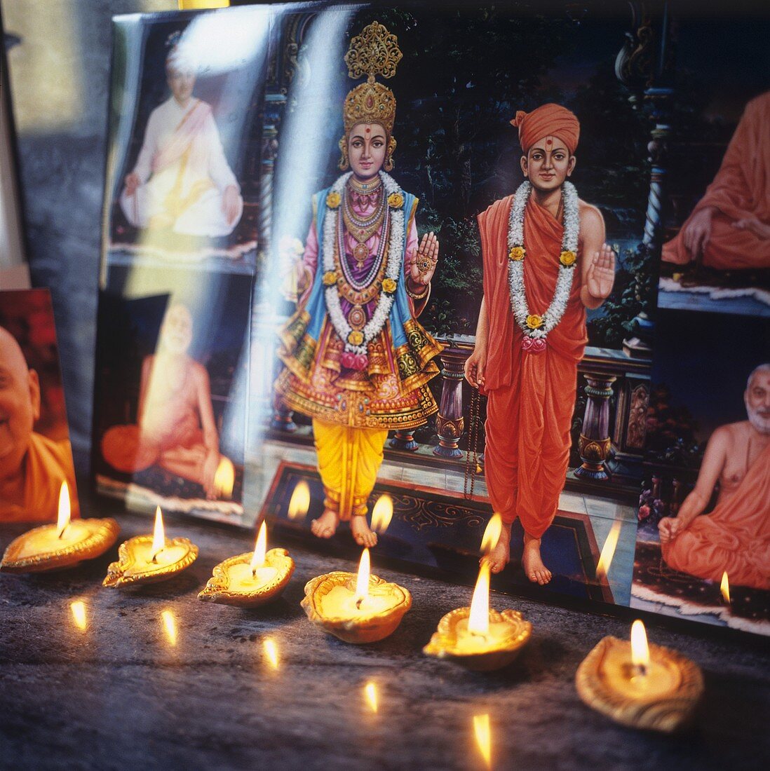 Religiöse Malerei mit Kerzenlicht (Indien)