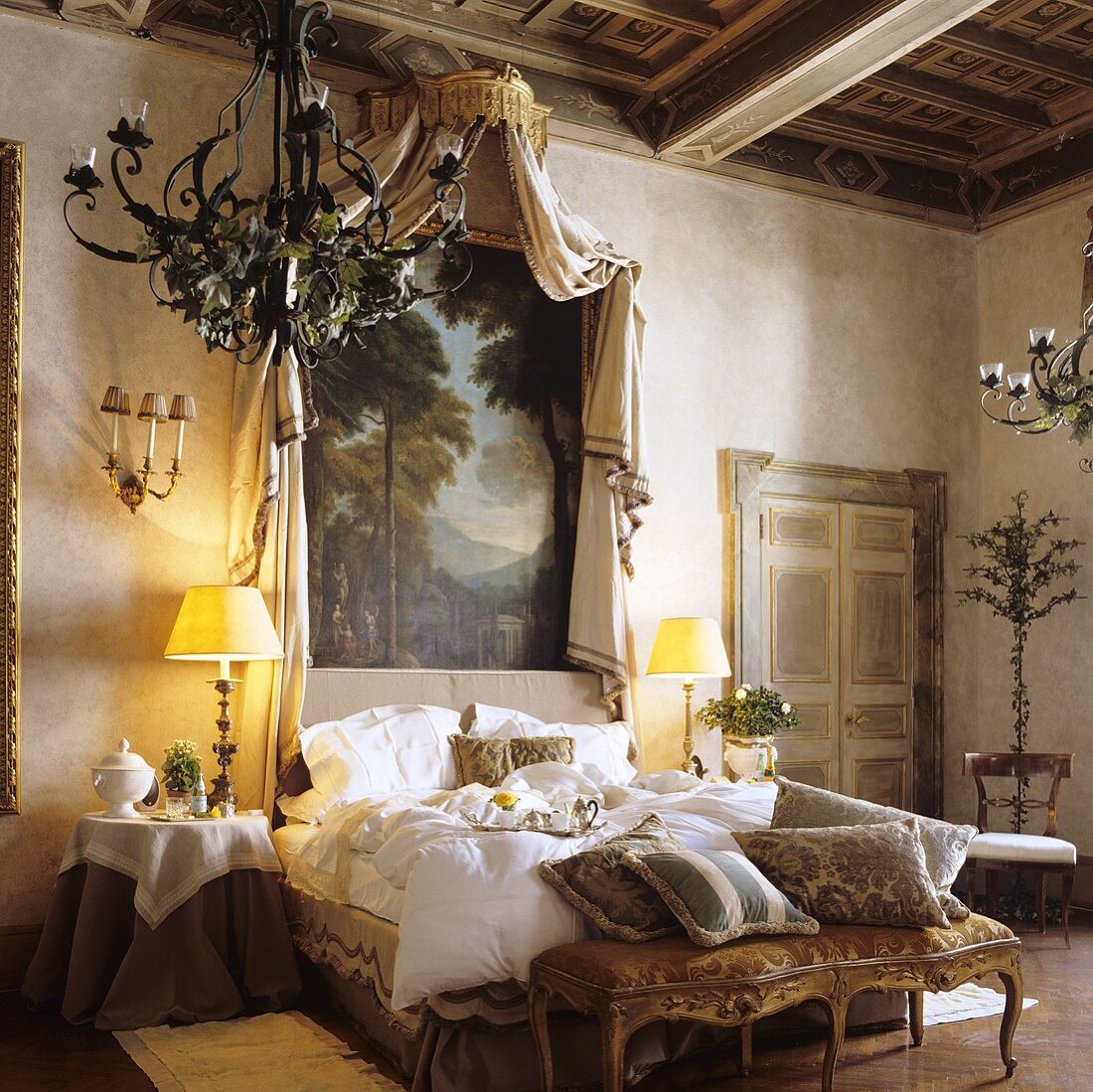 A bedroom in a palazzo with a canopy and an upholstered Rococo-style bench at the foot of the bench
