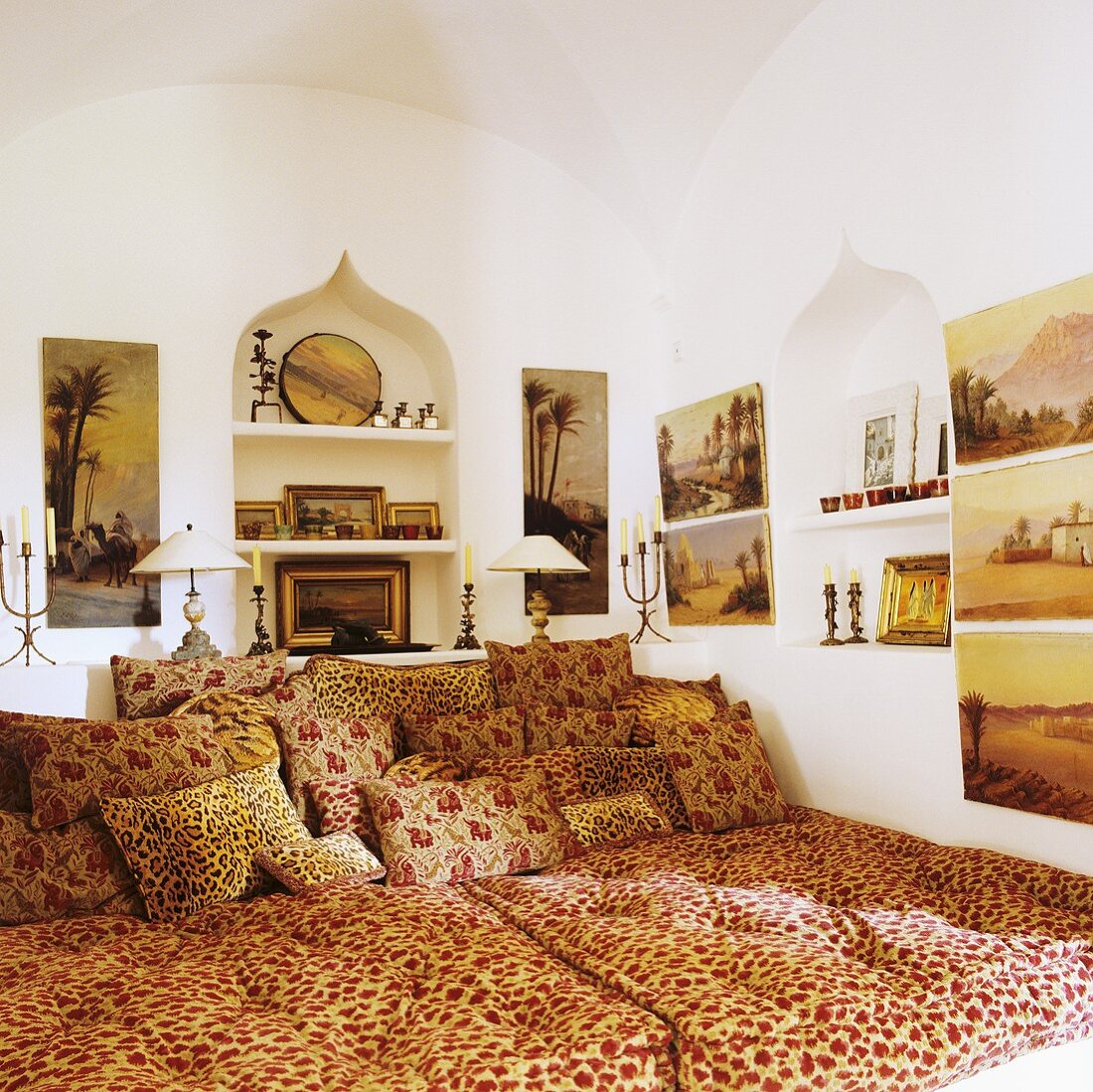 Edles Matratzenlager im Haus mit orientalischem Flair