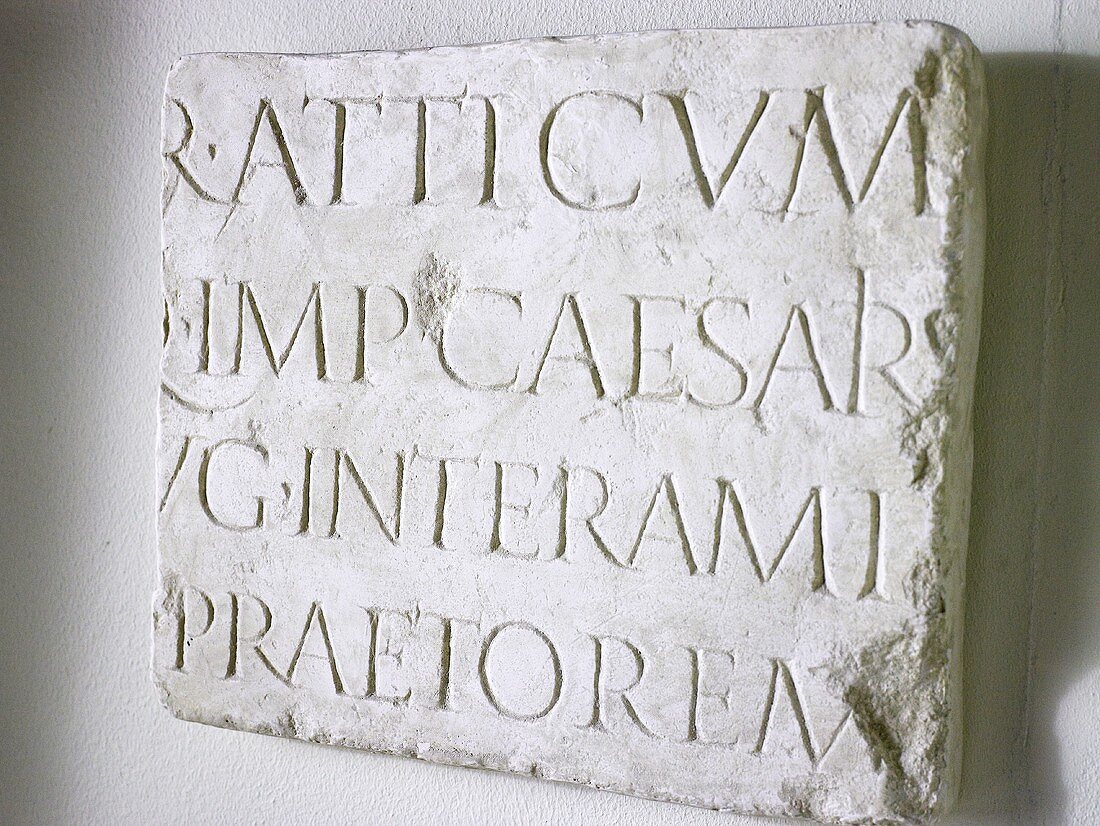 Steintafel mit Inschrift