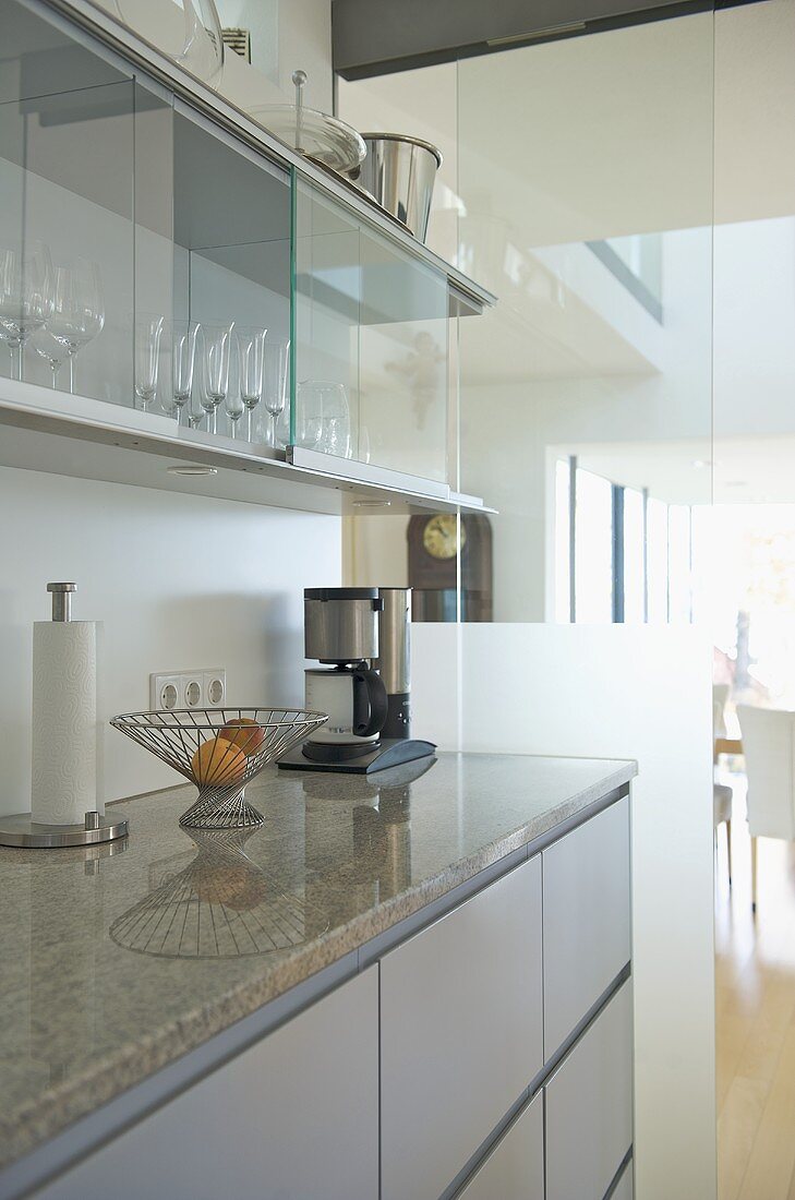 Küchenarbeitsplatte aus Granit in moderner Küche