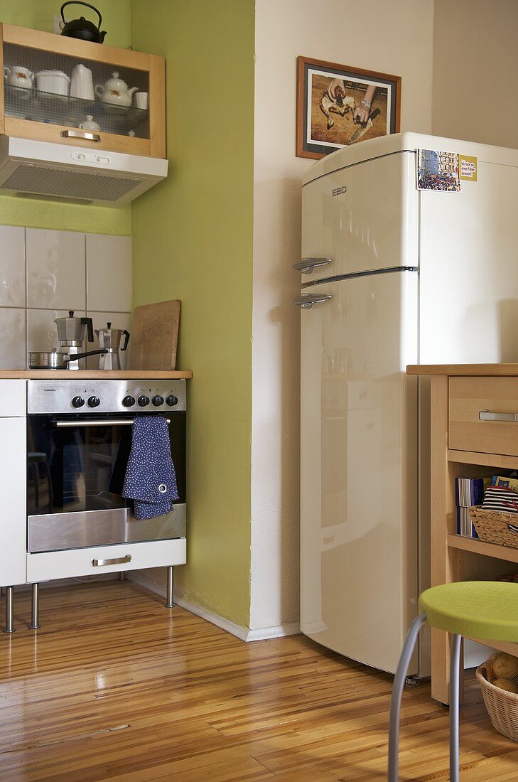 Kühlschrankkombination in moderner Küche