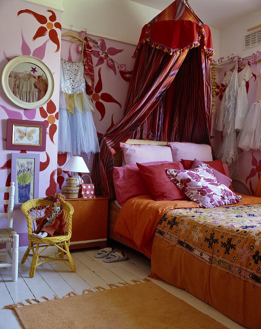 Romantic teen bedroom with oriental touch