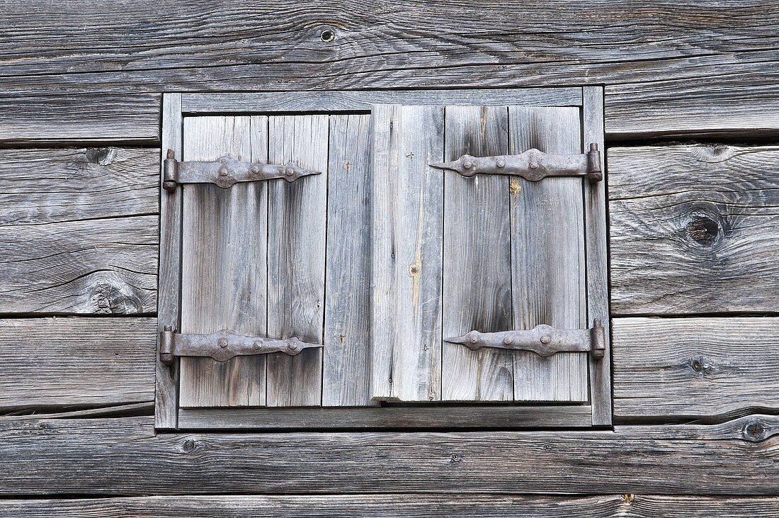 Holz-Fensterladen