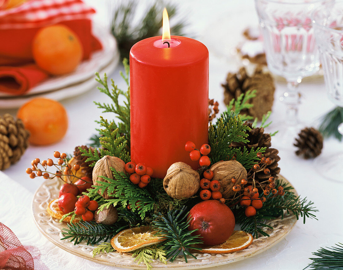 Advent arrangement with red candle