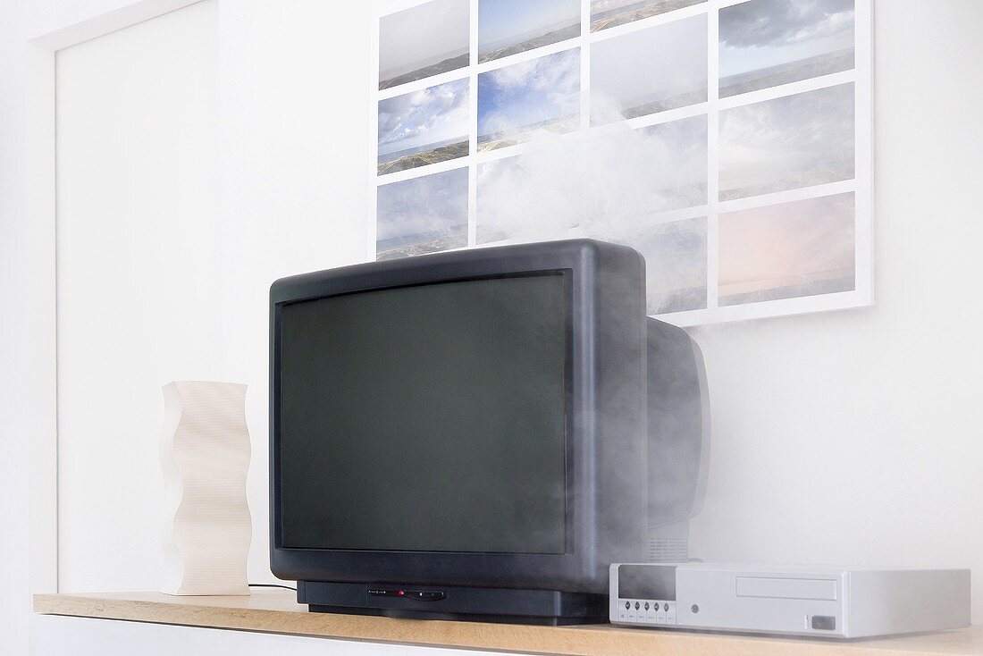 Rauch aus einem Fernseher