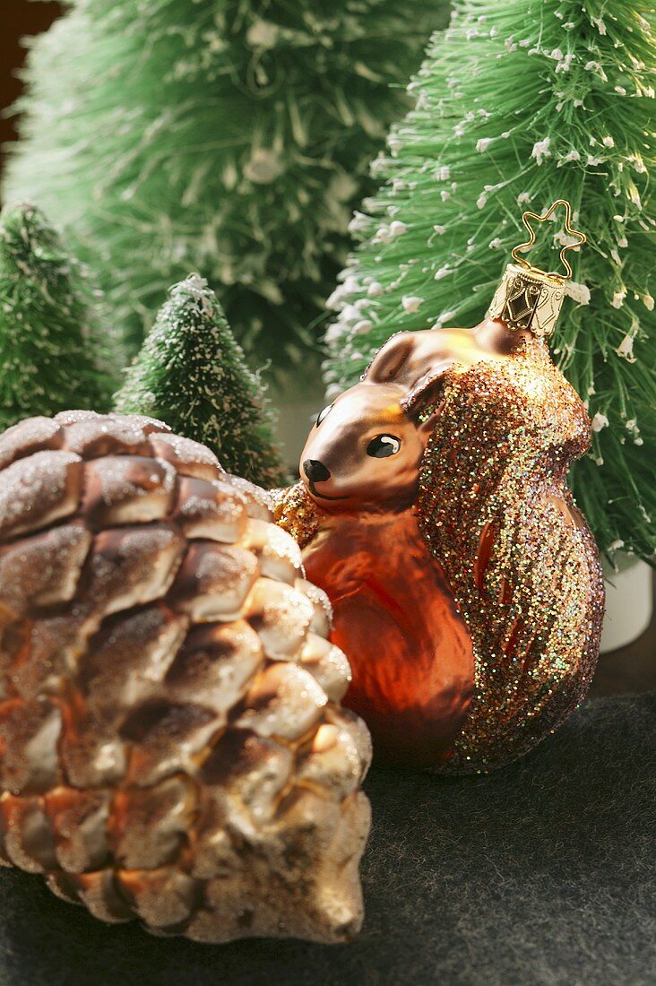Christmas decoration; squirrel and pine cones