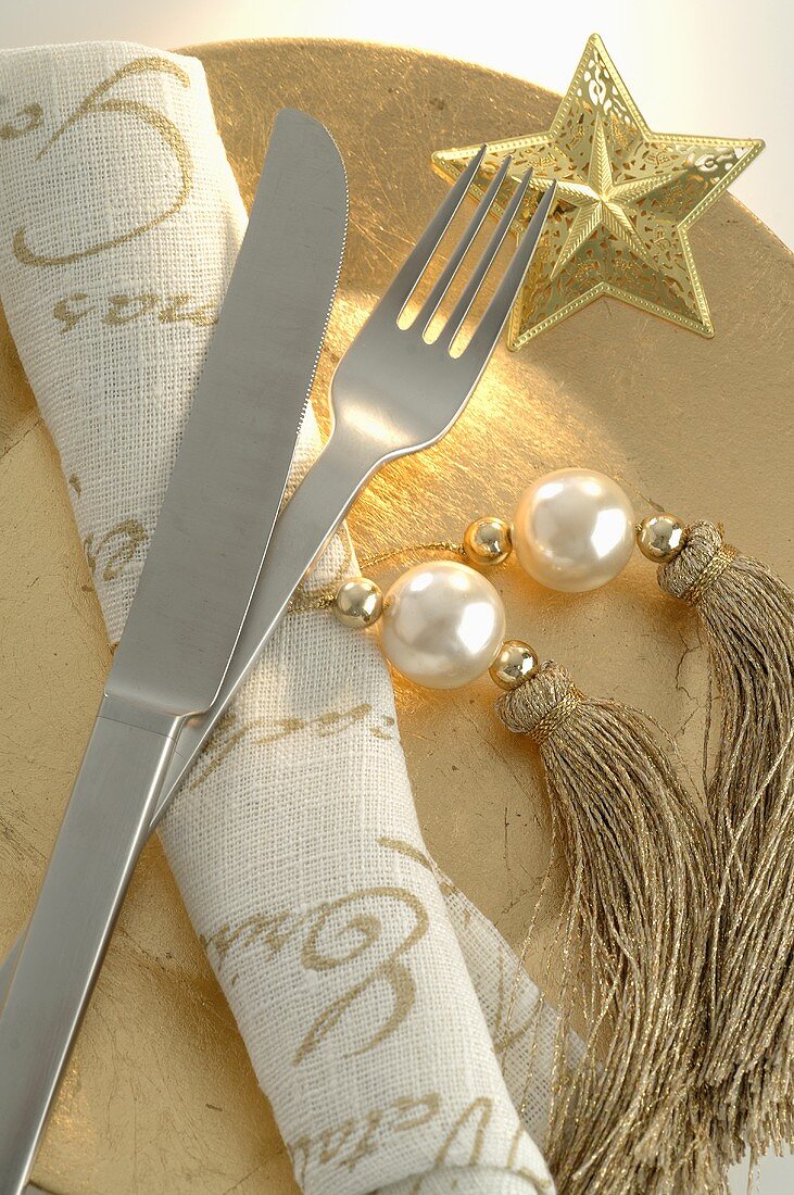 Gold Christmas place-setting