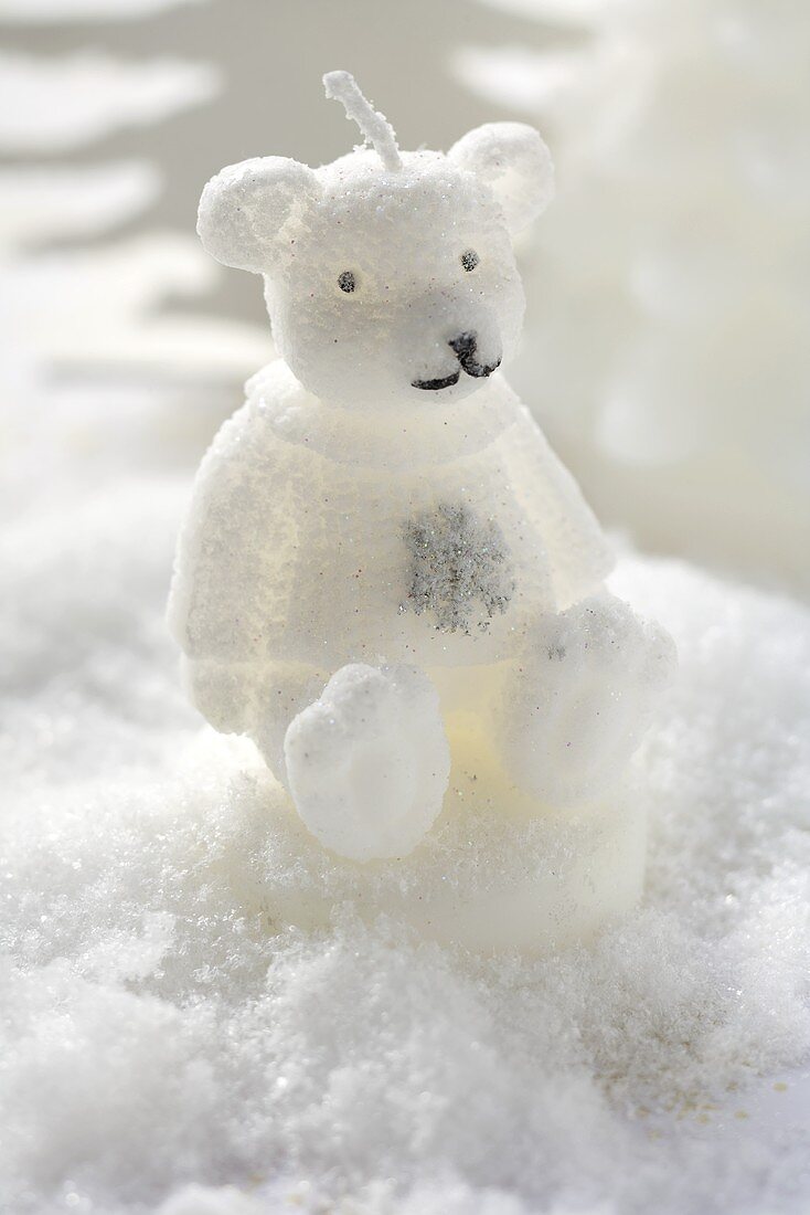 Christmas decoration: polar bear in snow