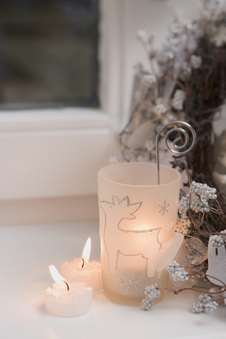 Tealights, windlight with reindeer design & Christmas wreath