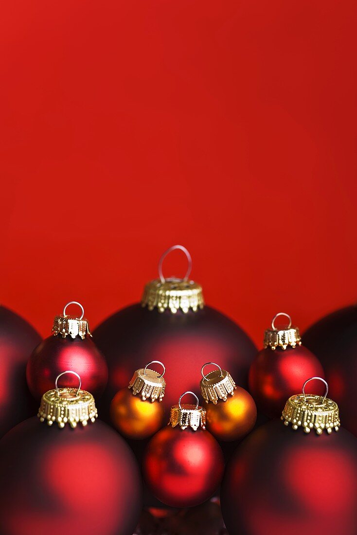Assorted Christmas baubles (red and yellow)