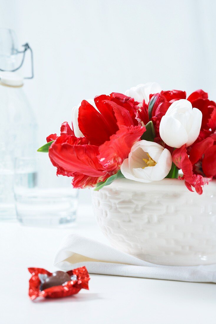Red and white tulips in a porcelain bowl