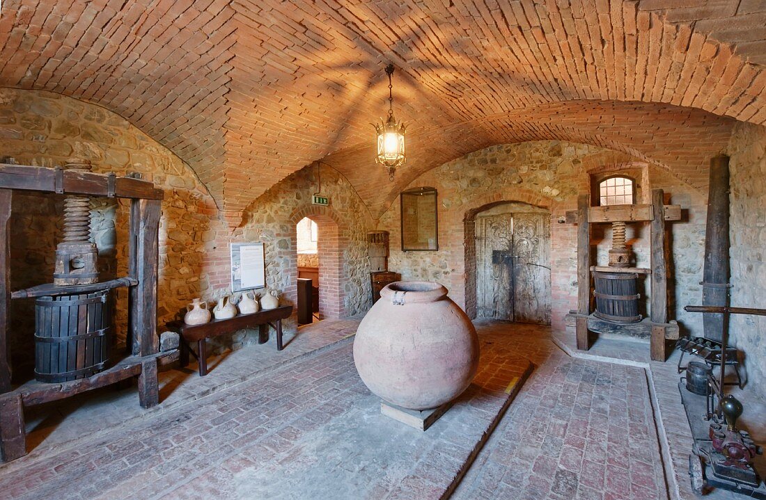 Museum auf dem Weingut Castello Banfi, Toskana, Italien