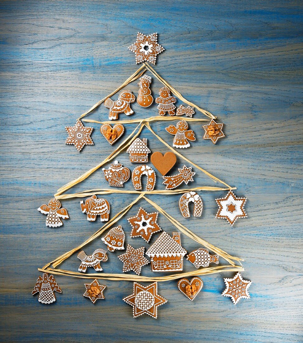 A raffia Christmas tree decorated with gingerbread biscuits