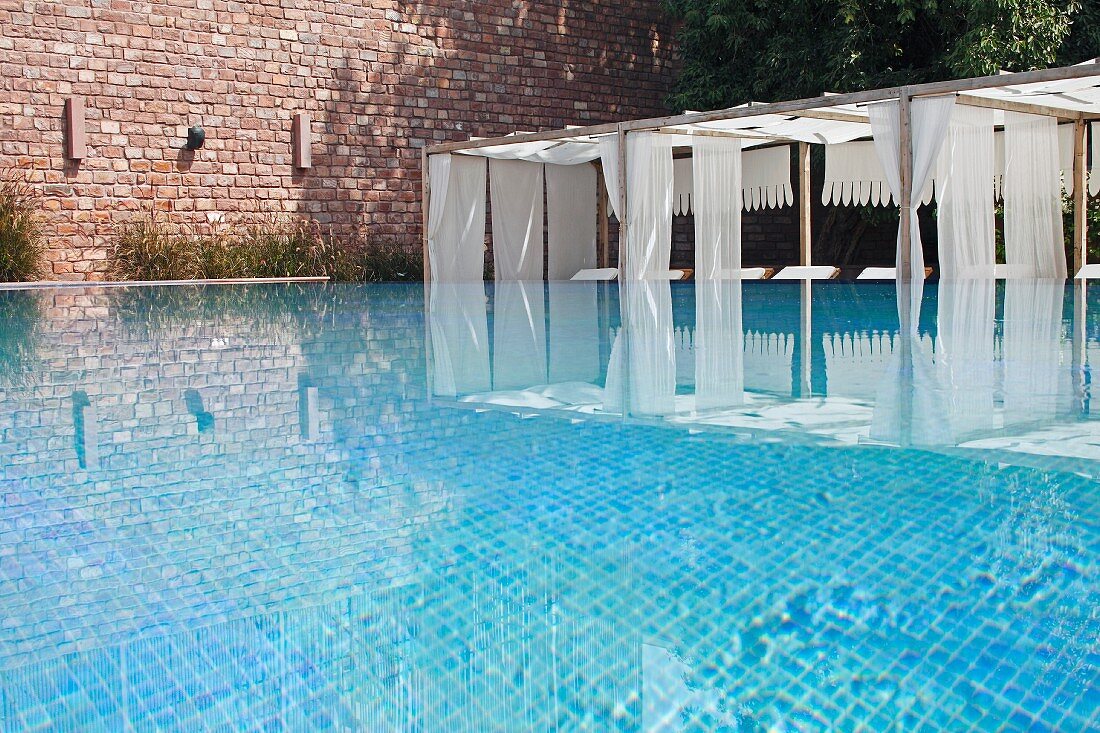 Luxuriöses Swimmingpool vom Hotel Raas Haveli, Jodhpur, Indien