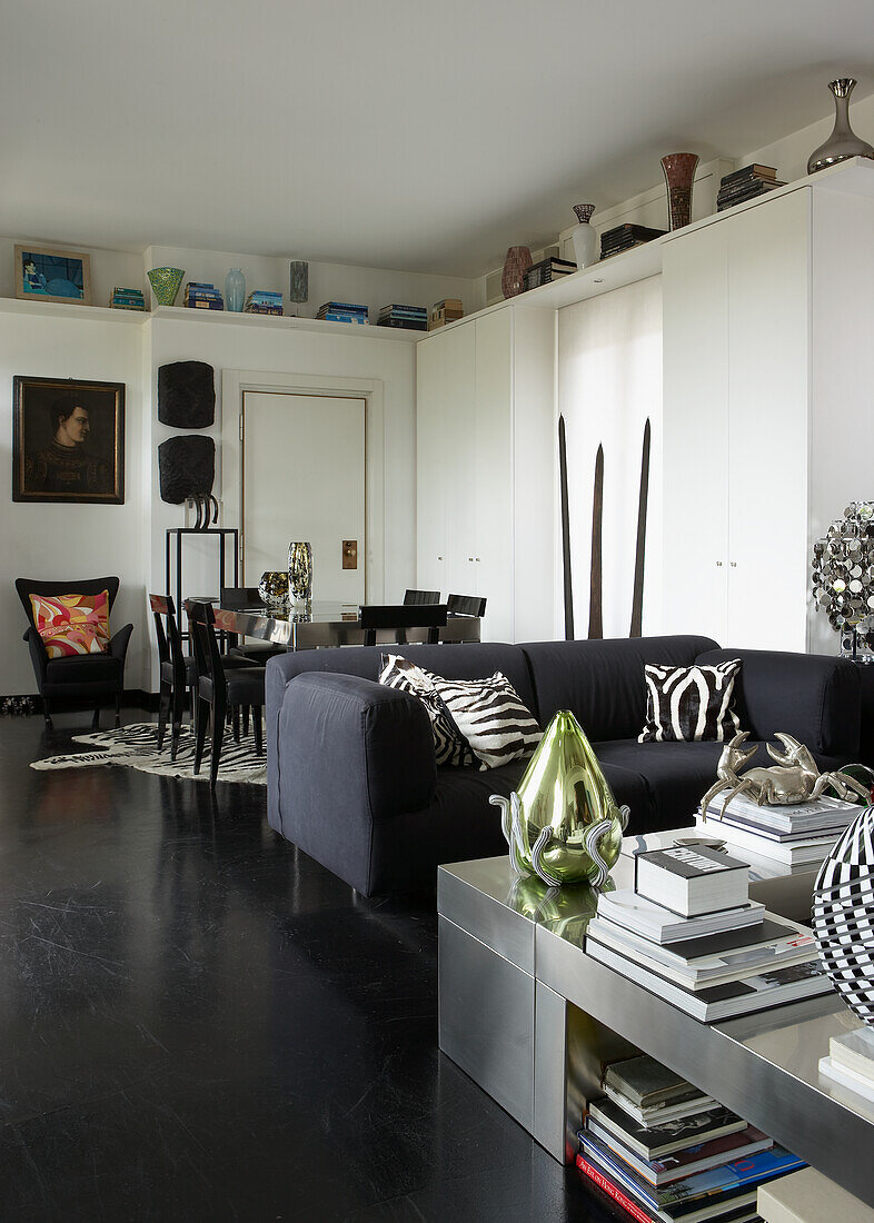 Dark sofa with decorative throw pillows and large coffee table in the living room