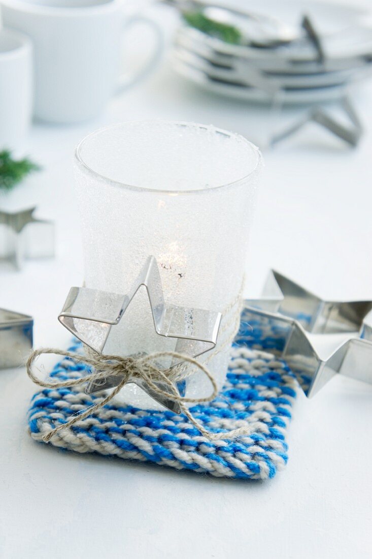 Frosted tealight holder and star-shaped biscuit cutter