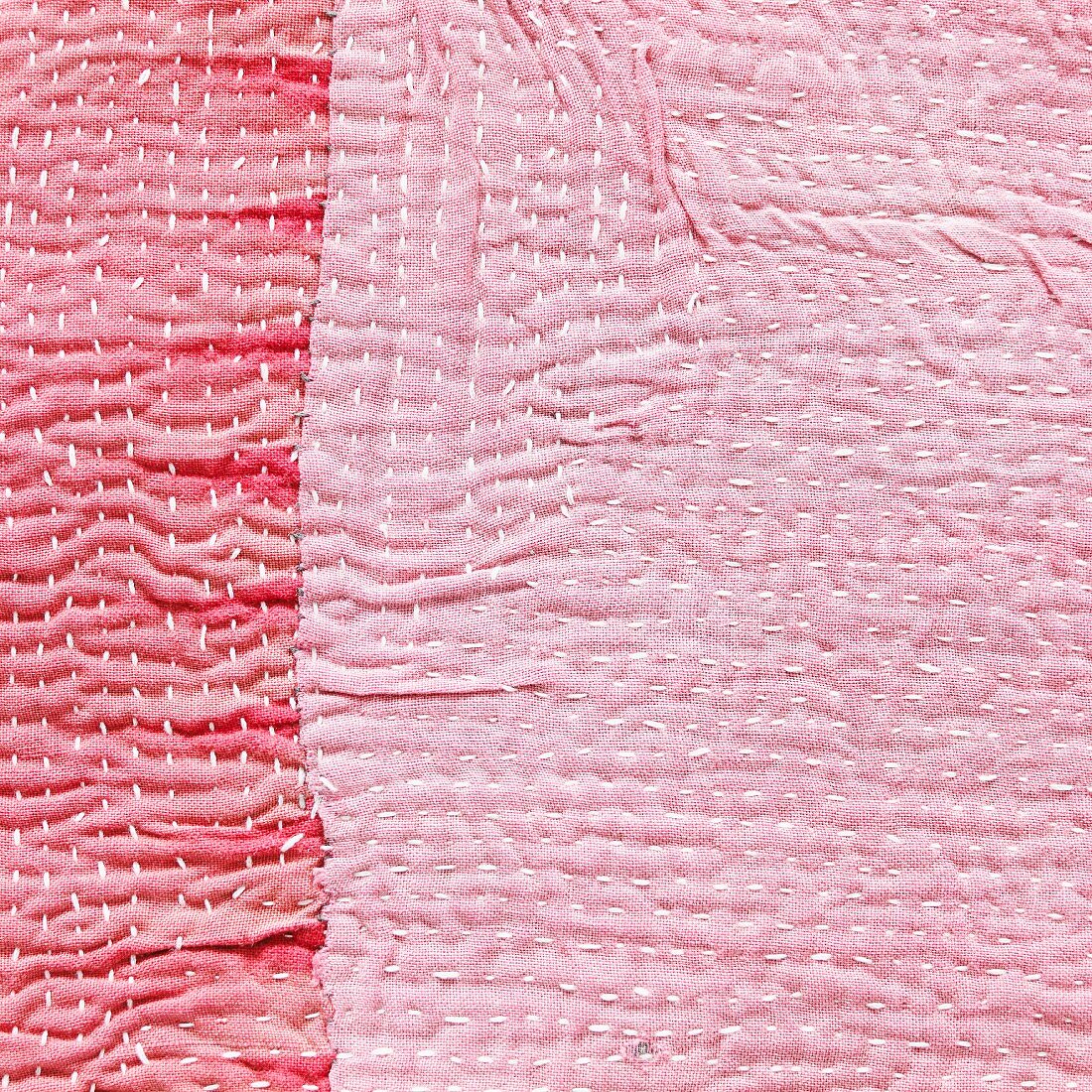 Pinkfarbene Stoffe (bildfüllend)