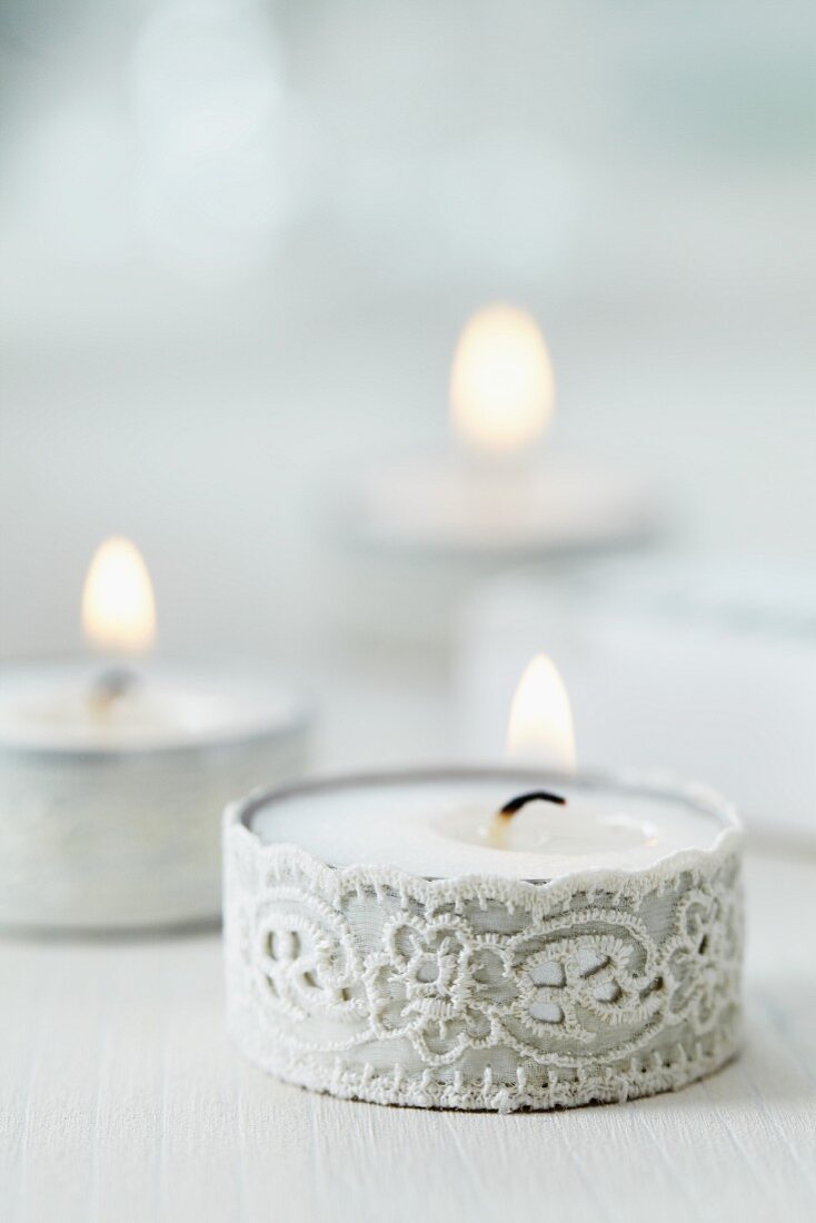 Tealights decorated with lace ribbon