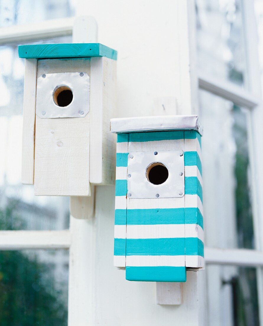 Nesting boxes with stripes