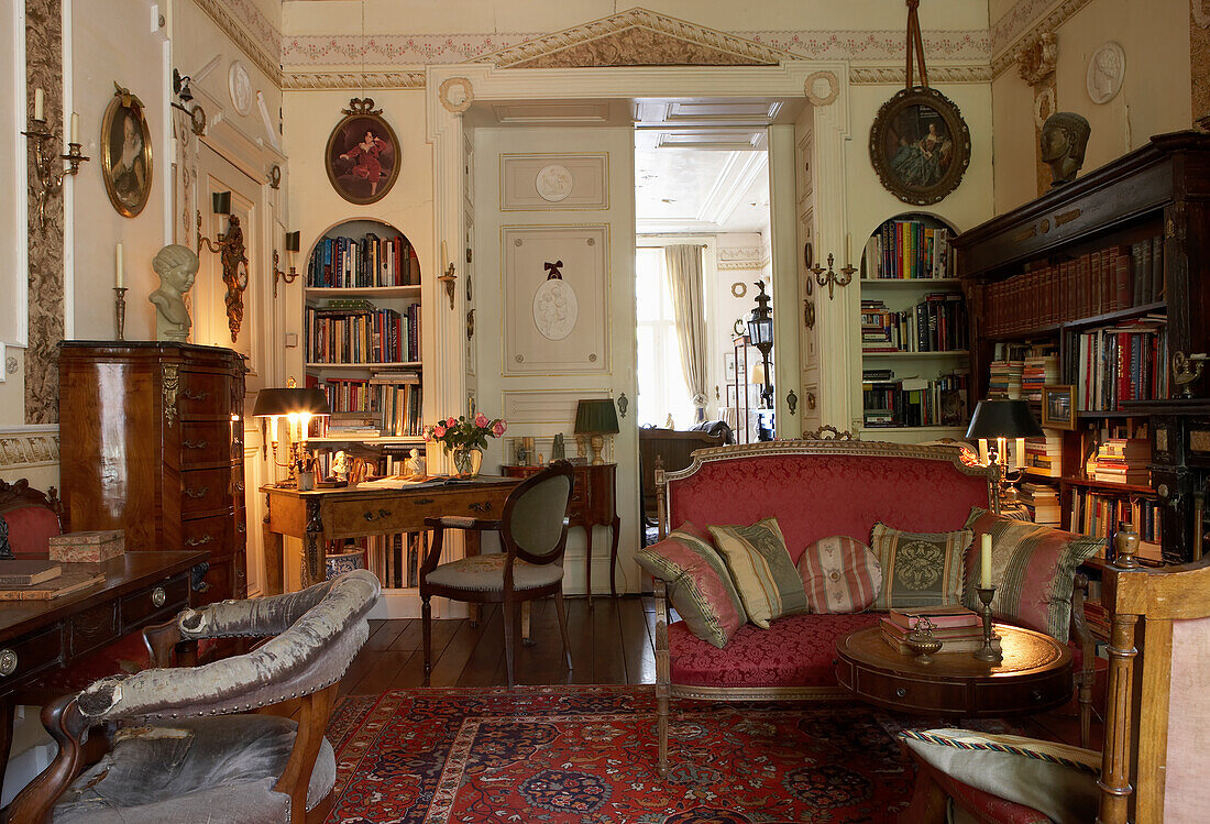 Traditional living room with bookshelves and oriental carpet