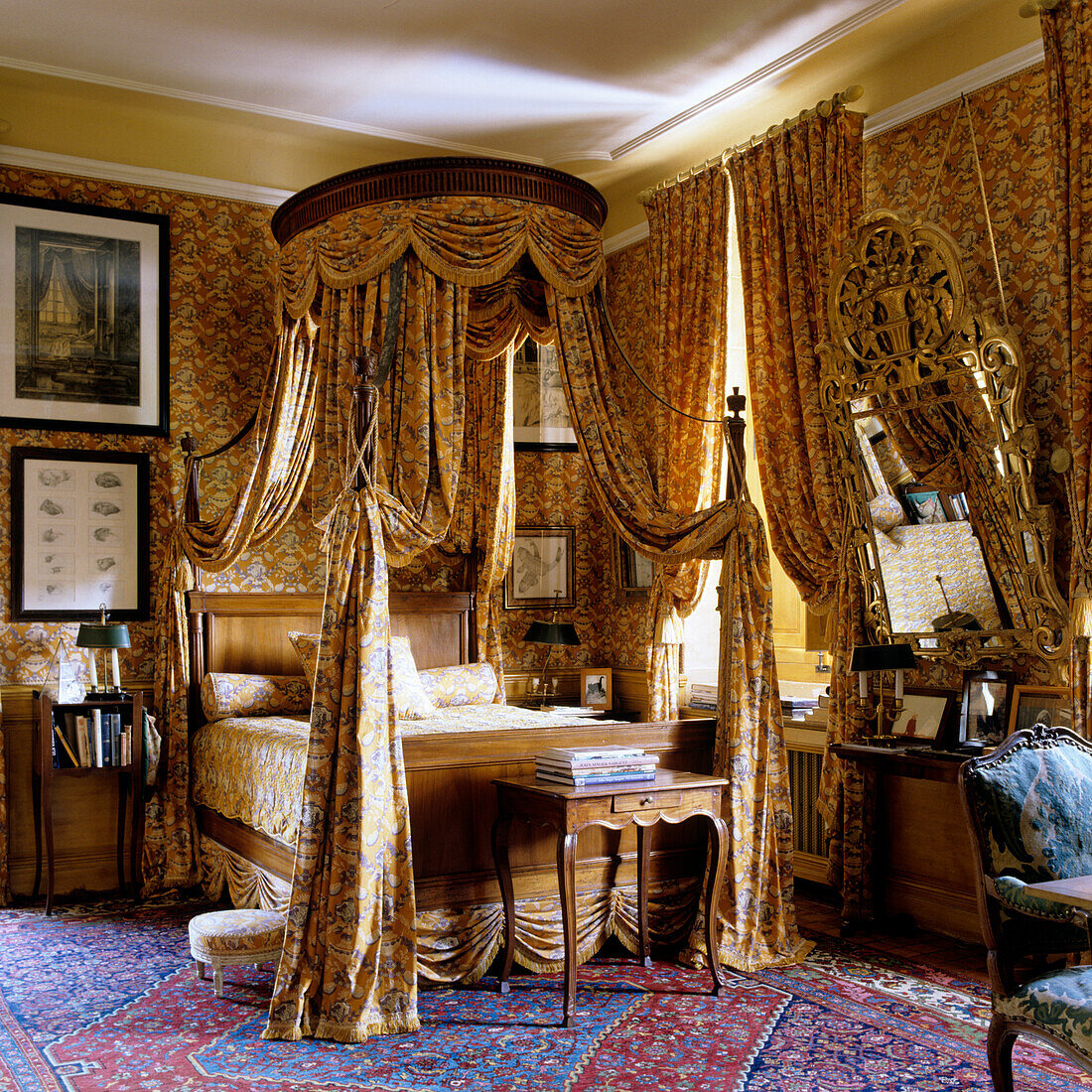 Bedroom with four-poster bed, patterns and oriental carpet