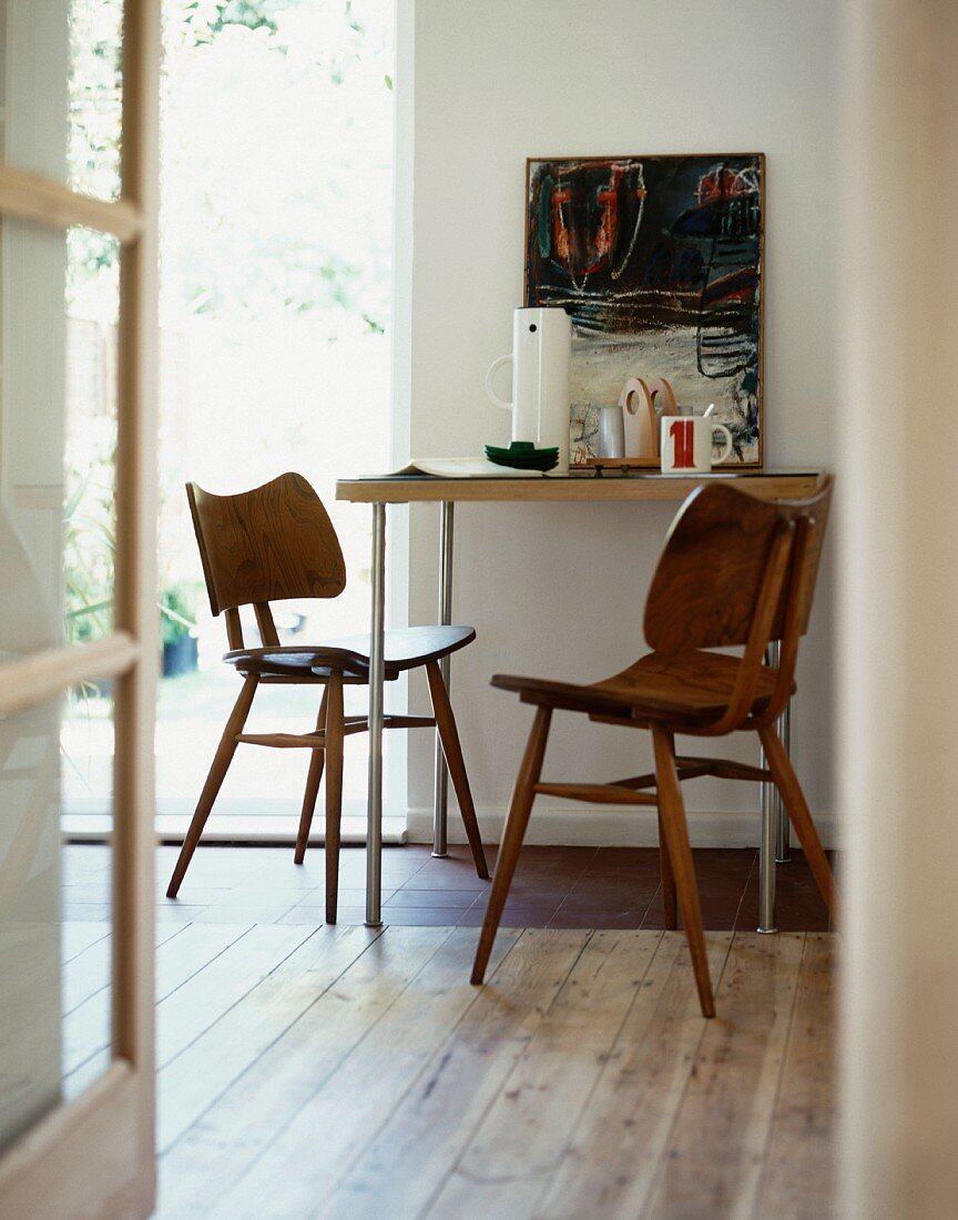 Moderner Esstisch mit Stühlen im 50 Jahre Stil