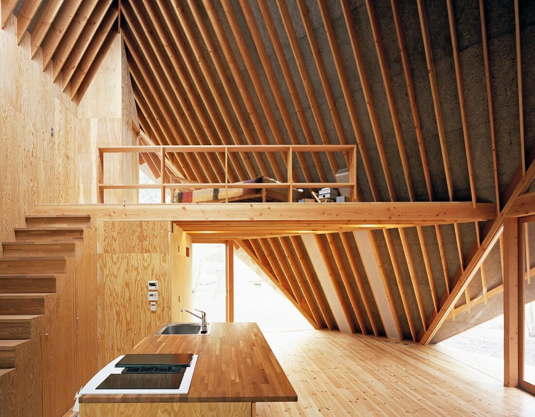 Küchenblock in einem eleganten Holzhaus