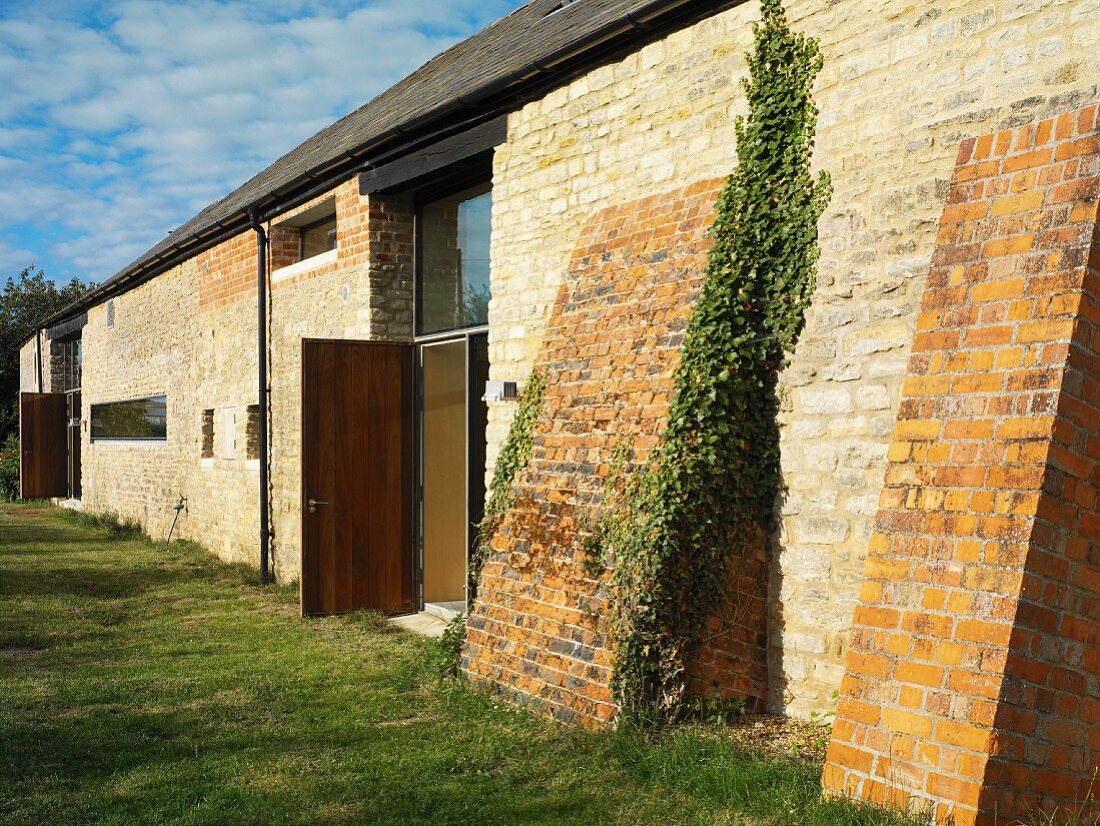 Renoviertes Bauernhaus mit Natursteinfassade