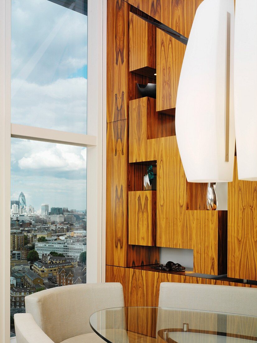 Seating area in corner of living room with view of city