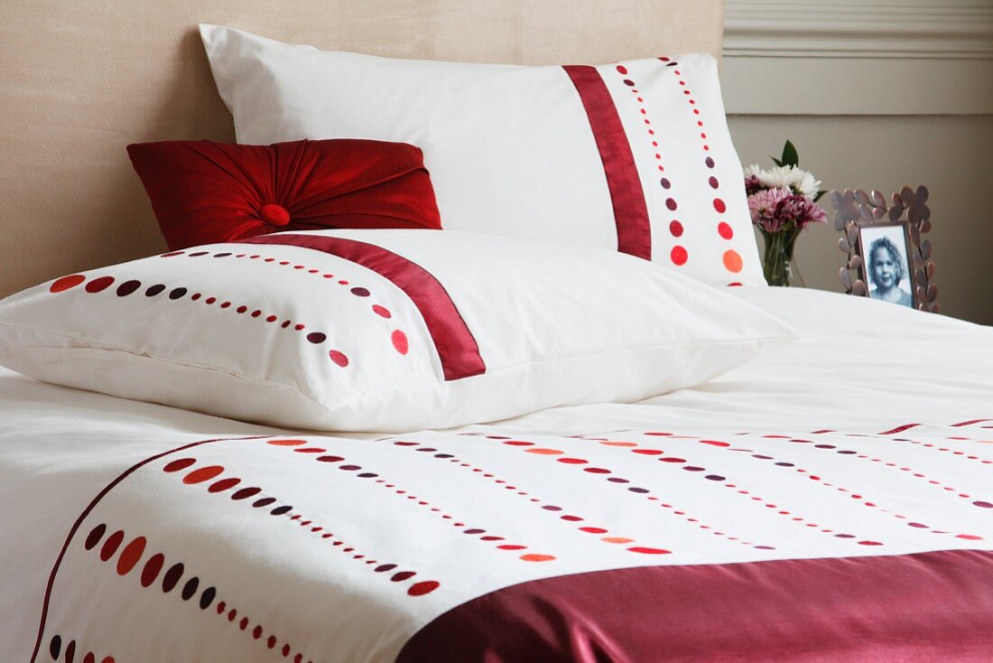 Spotted bed linen