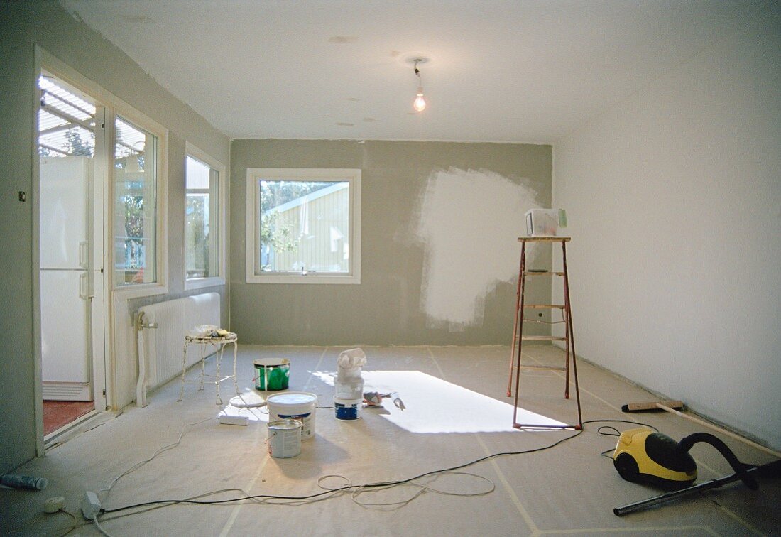 Renovation in an empty living room