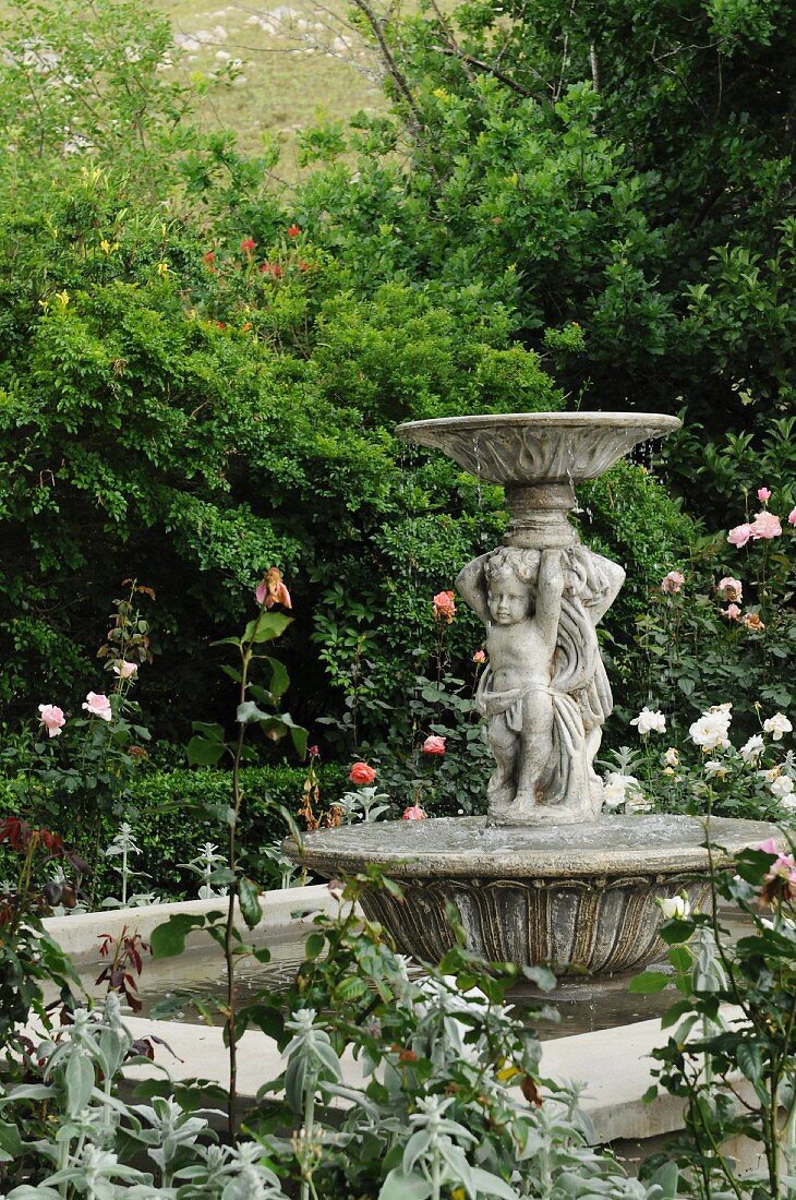 Springbrunnen mit Statue