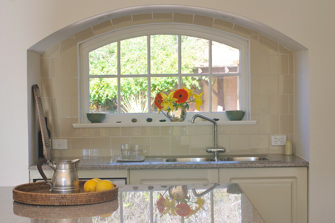 Kitchen counter in arched niche below window