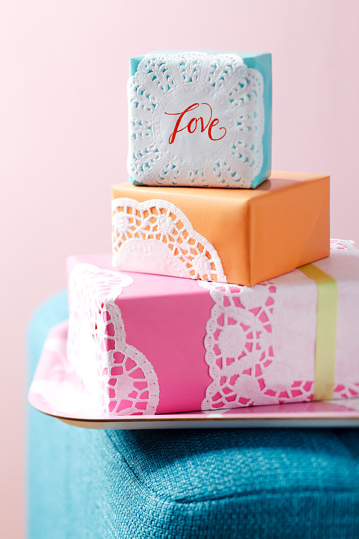 Gift boxes decorated with doilies