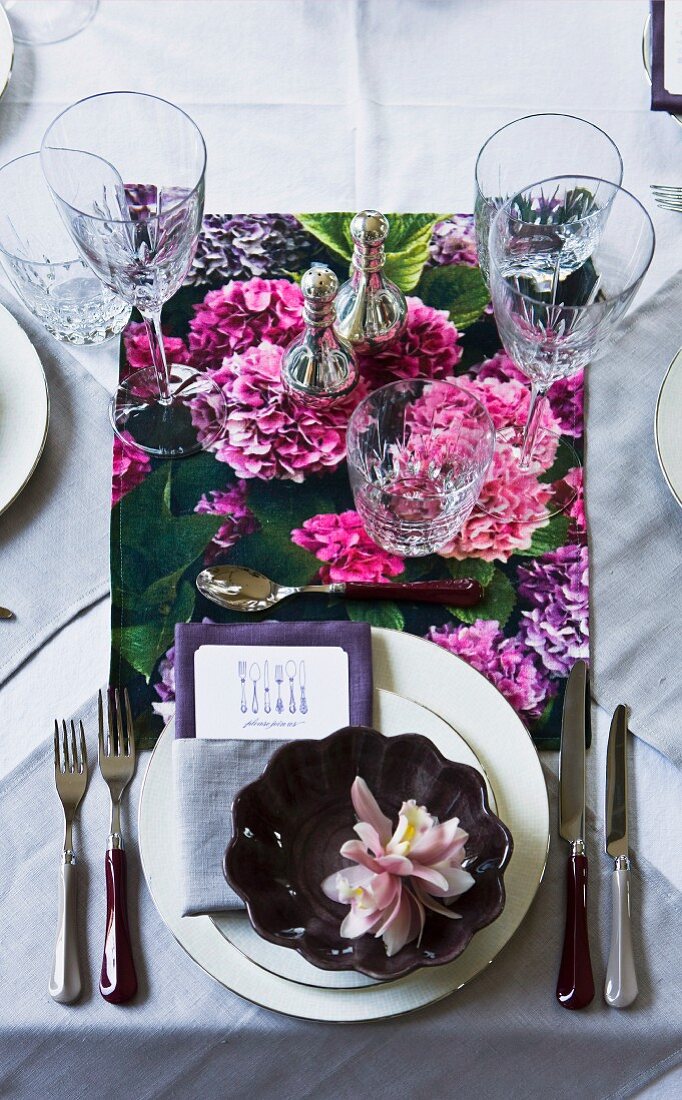 Tischset mit Blumenmotiv