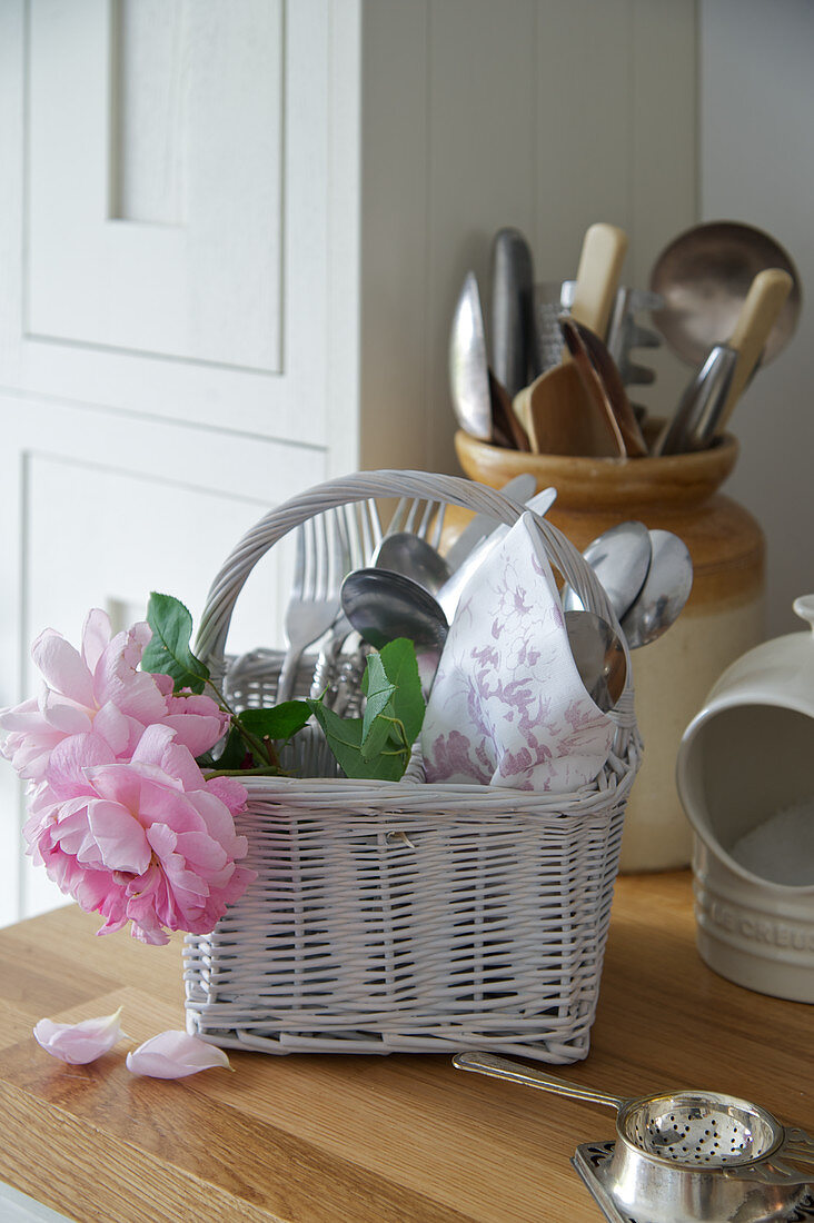 Cutlery basket decorated with rose