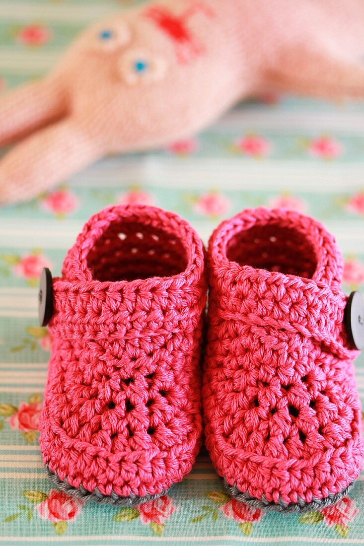 Pink, crocheted baby bootees