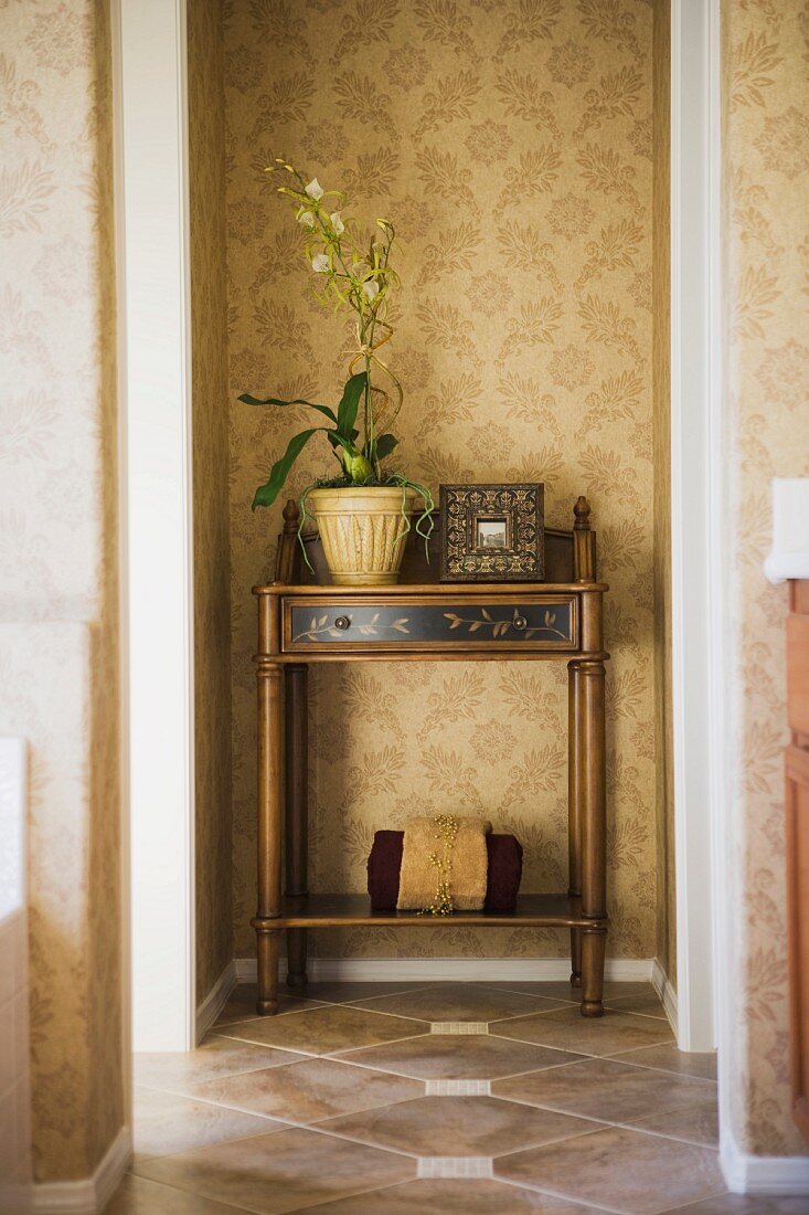End table in hallway with printed wall paper