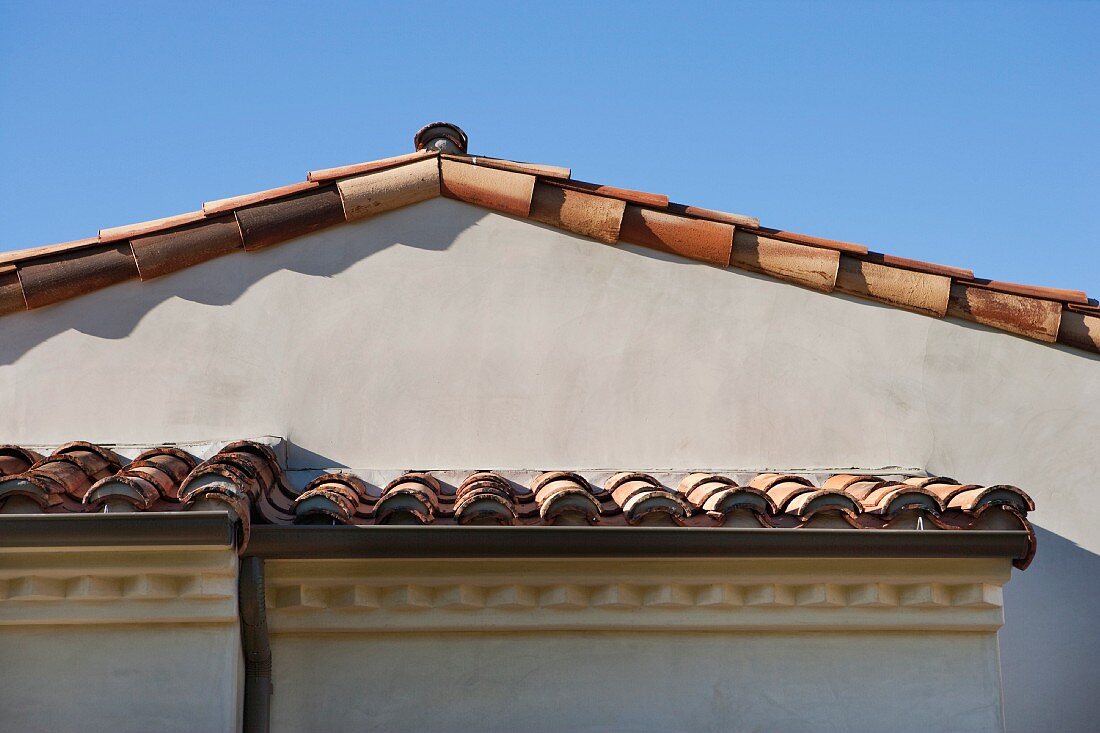 Detail roof line with red tile roof