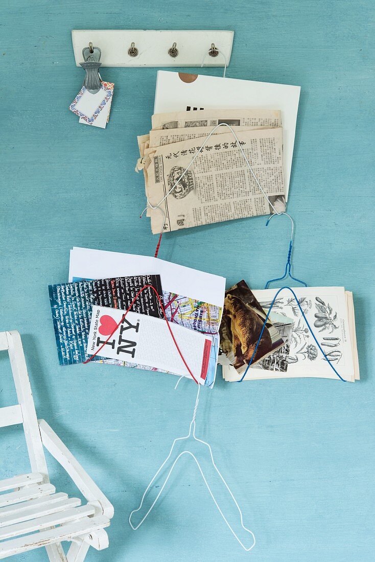 Selbstgebastelte Briefhalter aus Drahtkleiderbügeln