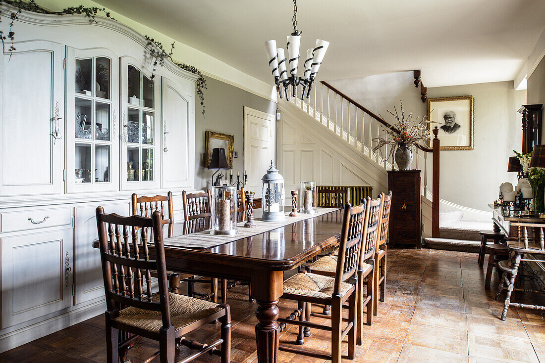 Dining room in English country-house style